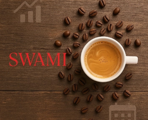 کاپ اسپرسو با دانه‌های قهوه پیرامون آن و لوگوی قرمز SWAMI