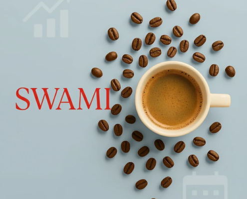 کاپ اسپرسو با دانه‌های قهوه پیرامون آن و لوگوی قرمز SWAMI