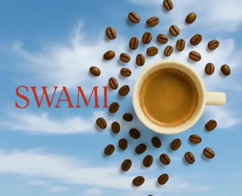 کاپ اسپرسو با دانههای قهوه پیرامون آن و لوگوی قرمز SWAMI